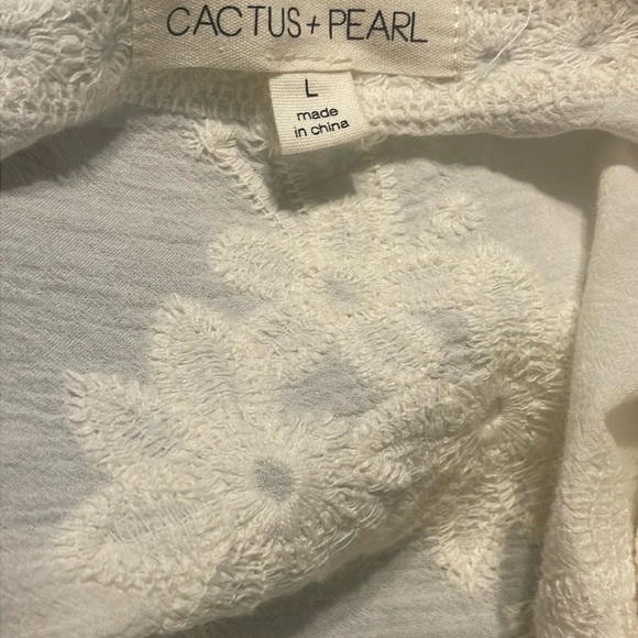 Elegant Cream Lace Women's Tunic - Picture 9 of 9